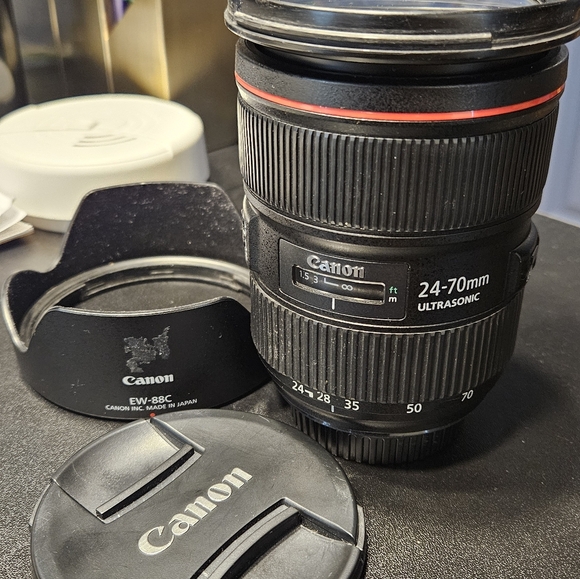 Canon EF 24-70mm f/2.8L II USM Lens - Excellent Condition w/ Hood